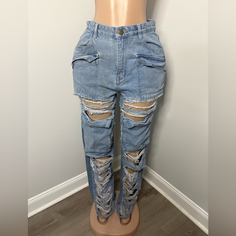Trendy Distressed Jeans in Light Blue